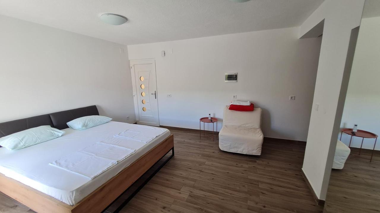 Apartmani Mlinar - Studio Apartment Гребащиця Екстер'єр фото